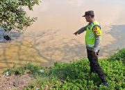 Debit Sungai Komering Surut, Polsek Madang Suku I Pantau Wilayah Rawan Banjir