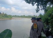 Pantau Kondisi Sungai Komering, Polsek BP Peliung Pastikan Debit Air Normal dan Surut
