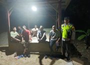 Pastikan Keamanan Lingkungan, Bripka Bobi Juanda Cek Kegiatan Ronda Malam di Madang Suku I