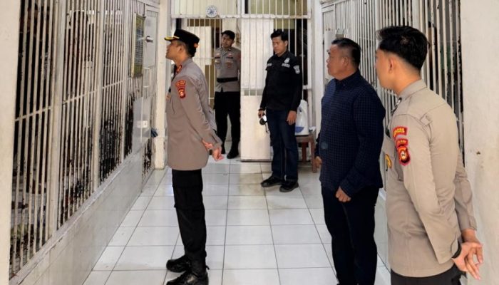 Pastikan Tahanan Aman dan Terpantau, Kapolres OKU Timur Cek Rutan Polres