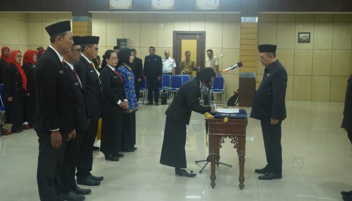 Sekda OKU Timur Lantik 68 ASN dan Tenaga Profesional untuk Perkuat Pelayanan Publik