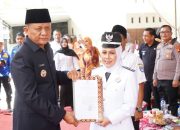 Bupati OKU Timur Lantik Eniyana sebagai Kepala Desa Way Halom Hasil PAW