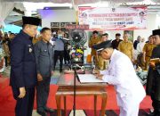 Lantik Dua Kades Antar Waktu, Bupati OKU Timur Tekankan Amanah dan Keterbukaan