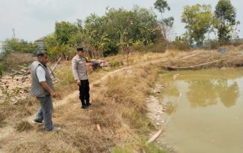 Cegah Karhutla, Polsek BP Peliung Cek Embung di Desa Banuayu dan Sebarkan Maklumat kepada Warga