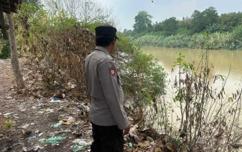 Antisipasi Karhutla, Personel Polsek BP Peliung Pantau Debit Sungai Komering di Sejumlah Titik Rawan
