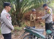 Polsek Madang Suku I Berbagi Paket Makanan, Wujud Kepedulian kepada Warga