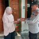 Polsek BP Peliung Bagikan Enam Paket Makanan kepada Warga Desa Banumas