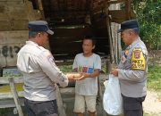 Polsek Madang Suku I Bagikan 10 Paket Makanan, Wujud Kepedulian kepada Warga