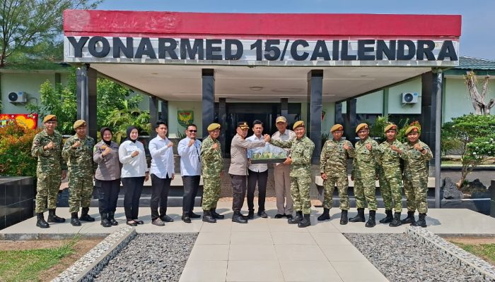 Sinergitas TNI-Polri Terus Diperkuat, Polres OKU Timur Sambangi Yon Armed 17/76 di HUT TNI ke-81