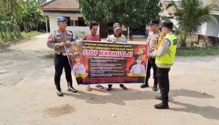 Cegah Karhutla Sejak Dini, Polsek Semendawai Suku III Sosialisasi dan Pasang Banner di Margorejo