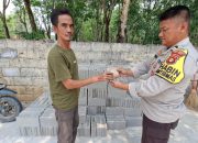 Tebar Kepedulian, Polsek Madang Suku I Bagikan Paket Makanan kepada Masyarakat