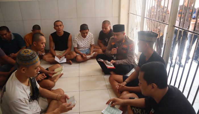 Sentuh Sisi Humanis, Kapolres OKU Timur Gelar Doa dan Yasinan Bersama Warga Binaan di Rutan dalam Momentum Hari Santri 2026