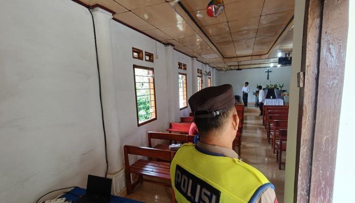 Ibadah Minggu Kasih di GKSBS Harjomulyo Dikawal Polisi, Berlangsung Khidmat dan Kondusif