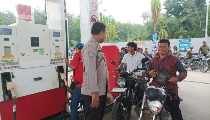 Patroli Polsek Madang Suku I Pantau Ketersediaan Pertalite di SPBU Tebing Sari