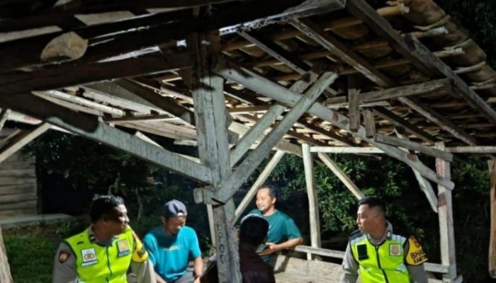 Pantau Ronda Malam Warga, Polsek Madang Suku I Perkuat Kamtibmas Berbasis Masyarakat