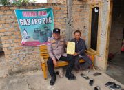 Cegah Karhutla, Bhabinkamtibmas Polsek BP Peliung Pasang Spanduk dan Edukasi Warga