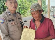Cegah Karhutla, Personel Polsek BP Peliung Sosialisasikan Sanksi Pidana dan Pasang Spanduk Imbauan