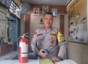 Perketat Pengamanan Mako Malam Hari, Aipda Saleh Cek Senpi Hingga Ruang Tahanan Polsek Madang Suku I